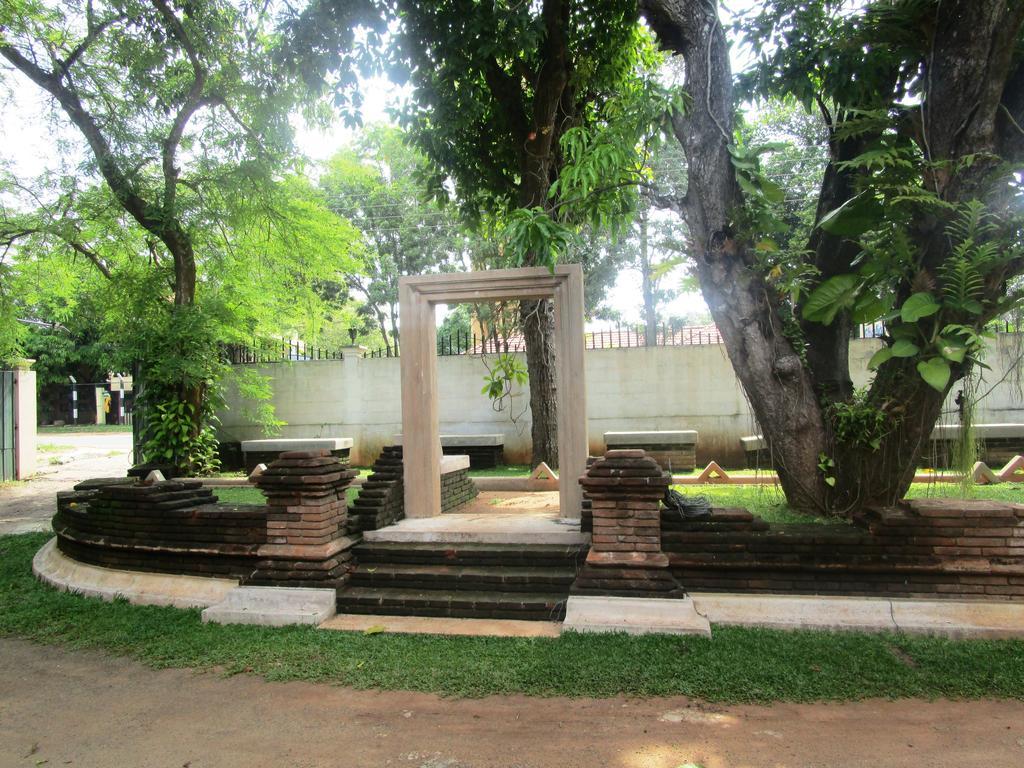 Hotel Shalini Anuradhapura Εξωτερικό φωτογραφία