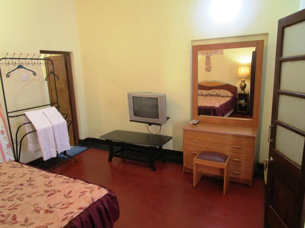 Hotel Shalini Anuradhapura Δωμάτιο φωτογραφία