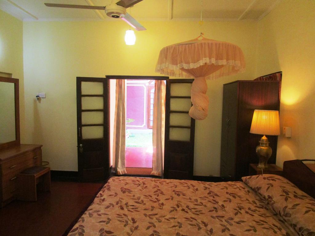 Hotel Shalini Anuradhapura Δωμάτιο φωτογραφία