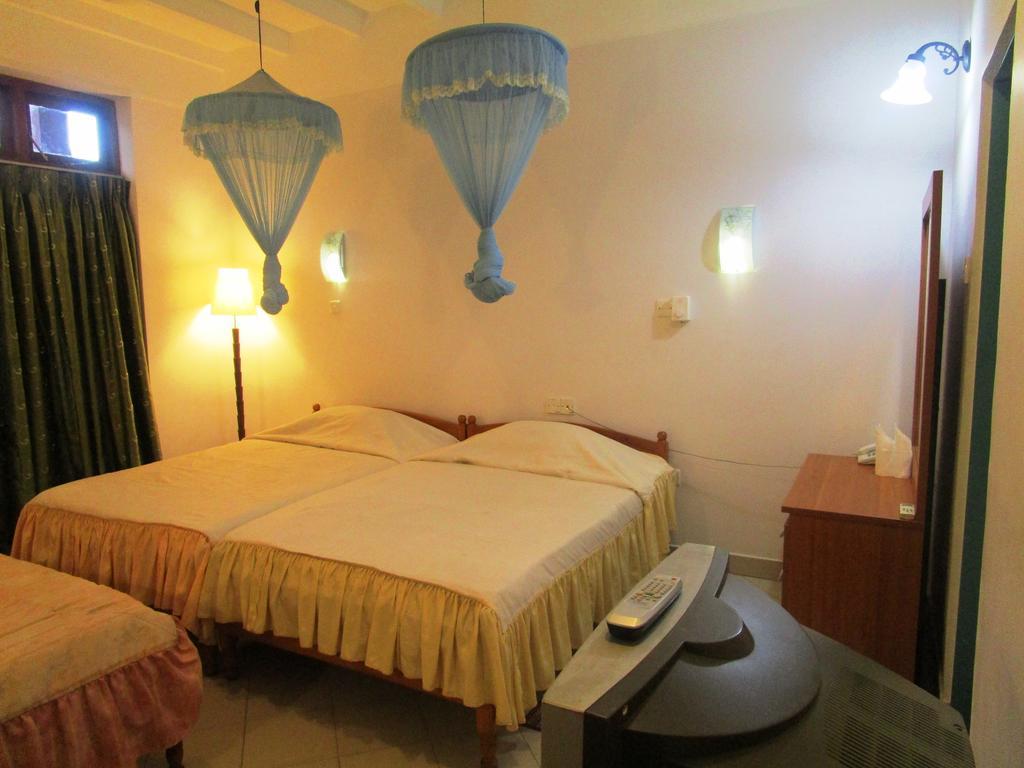 Hotel Shalini Anuradhapura Δωμάτιο φωτογραφία