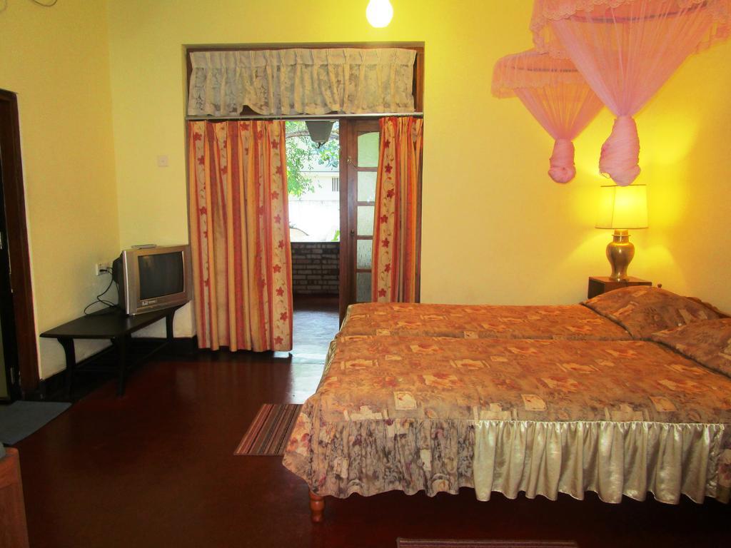Hotel Shalini Anuradhapura Εξωτερικό φωτογραφία