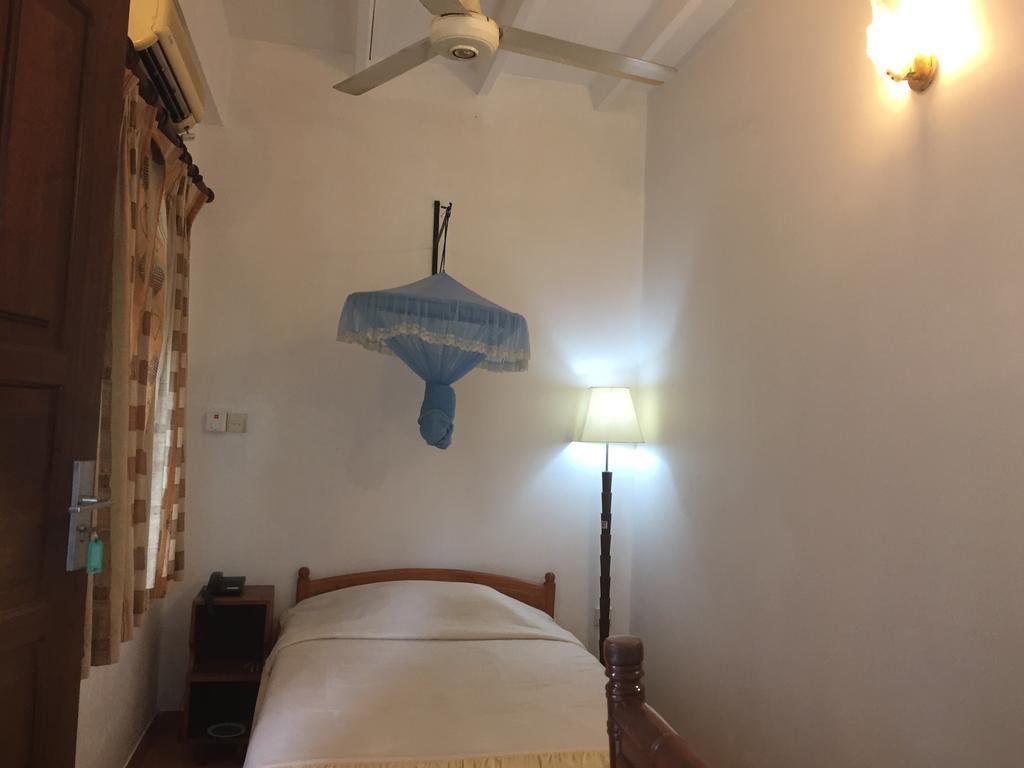 Hotel Shalini Anuradhapura Εξωτερικό φωτογραφία