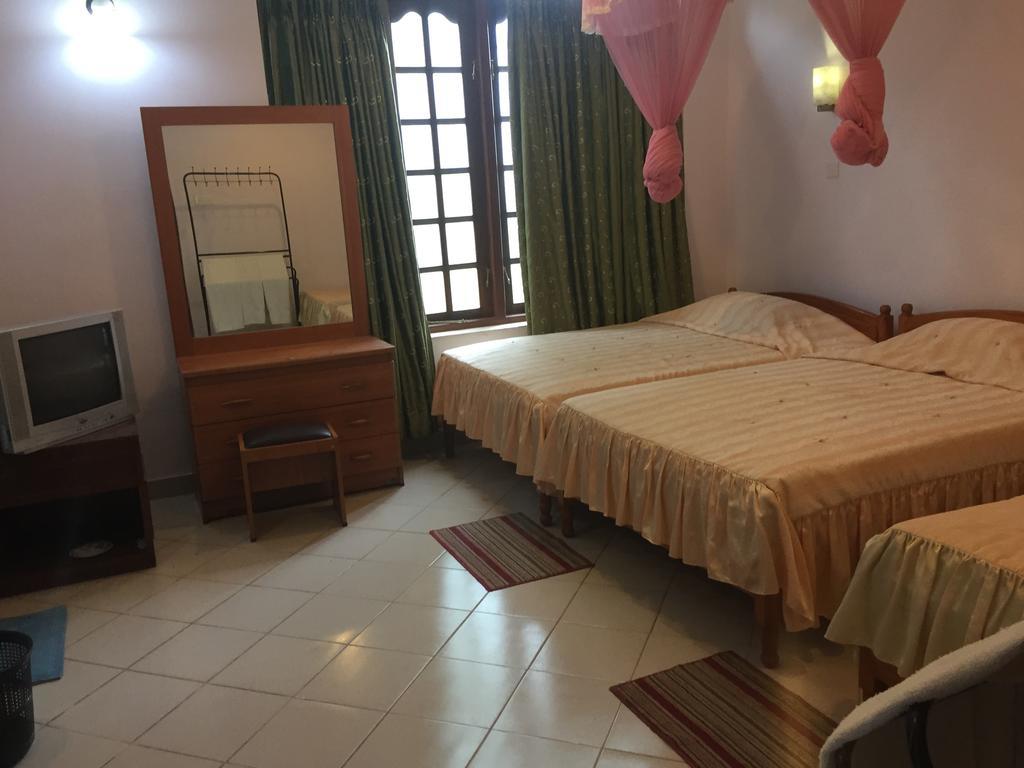 Hotel Shalini Anuradhapura Εξωτερικό φωτογραφία