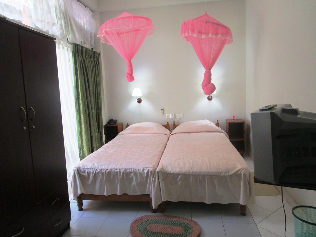 Hotel Shalini Anuradhapura Εξωτερικό φωτογραφία