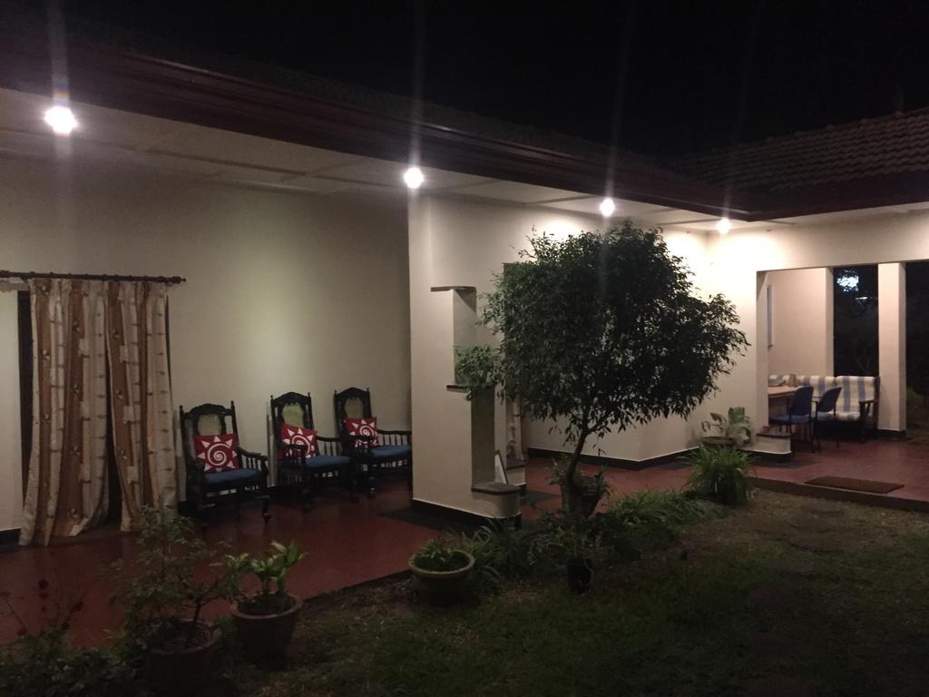 Hotel Shalini Anuradhapura Εξωτερικό φωτογραφία