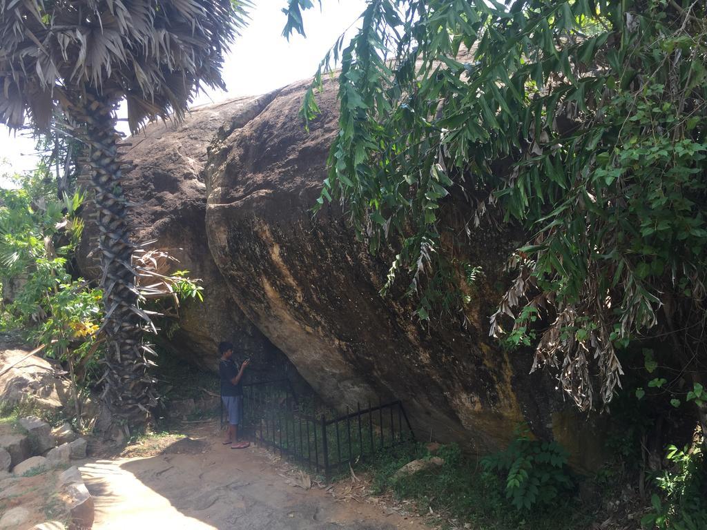 Hotel Shalini Anuradhapura Εξωτερικό φωτογραφία